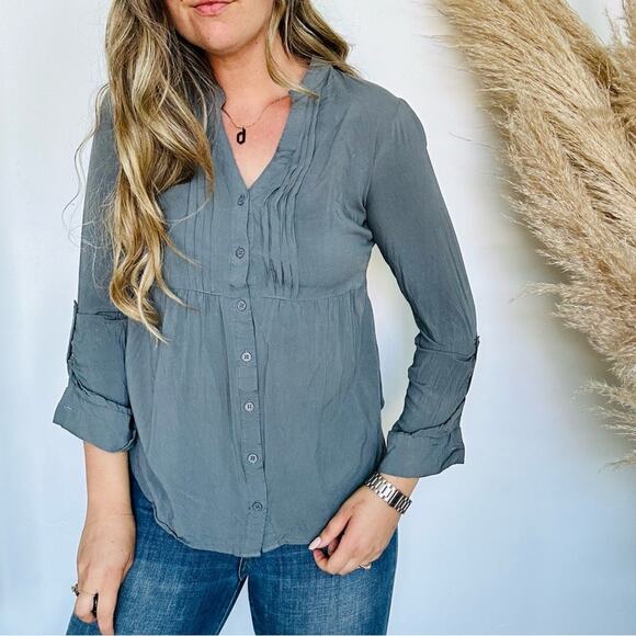 NORDSTROM FIRST LOVE Charcoal Grey Pinktuck Pleated Button Tab Blouse Shirt M - Picture 4 of 10